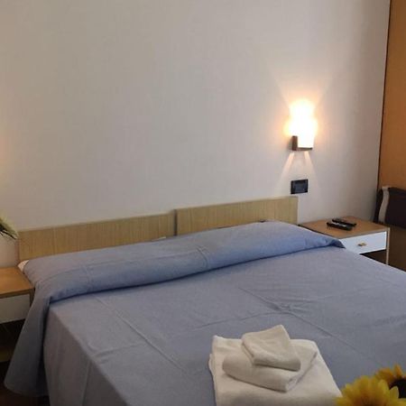B&B Hotel Lucciola Cattolica Bagian luar foto