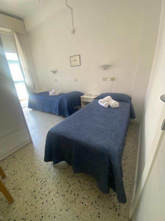 B&B Hotel Lucciola Cattolica Bagian luar foto