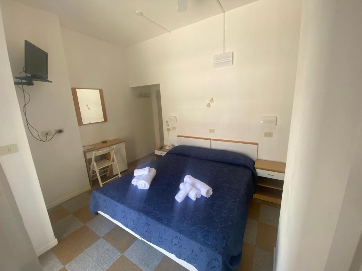 B&B Hotel Lucciola Cattolica Bagian luar foto