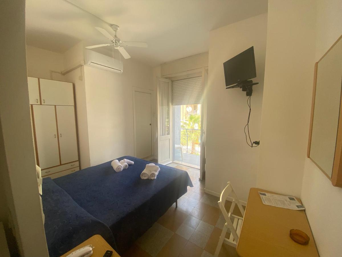 B&B Hotel Lucciola Cattolica Bagian luar foto