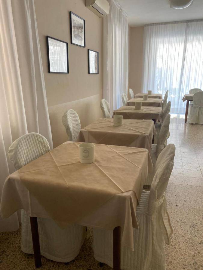 B&B Hotel Lucciola Cattolica Bagian luar foto