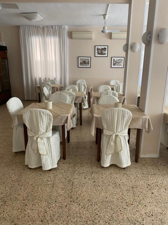B&B Hotel Lucciola Cattolica Bagian luar foto