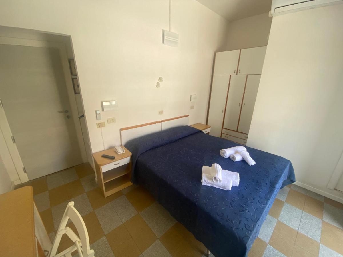 B&B Hotel Lucciola Cattolica Bagian luar foto