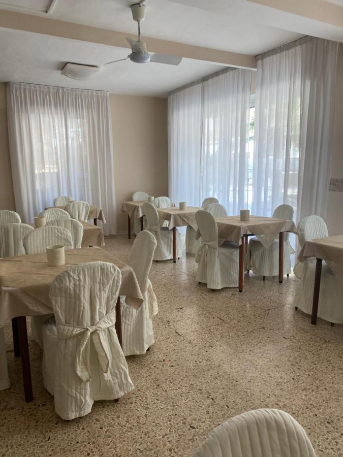 B&B Hotel Lucciola Cattolica Bagian luar foto