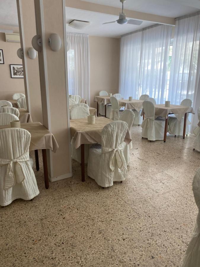 B&B Hotel Lucciola Cattolica Bagian luar foto