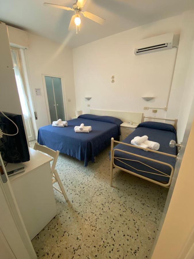 B&B Hotel Lucciola Cattolica Bagian luar foto