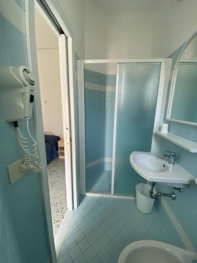 B&B Hotel Lucciola Cattolica Bagian luar foto