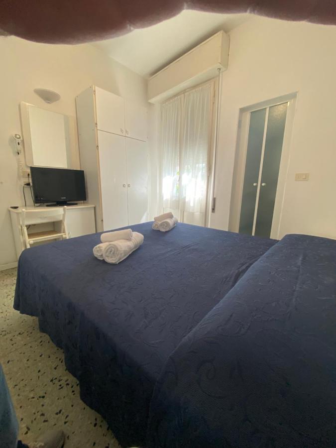 B&B Hotel Lucciola Cattolica Bagian luar foto