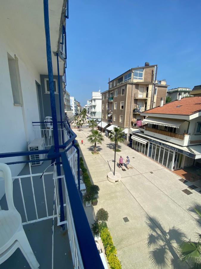 B&B Hotel Lucciola Cattolica Bagian luar foto
