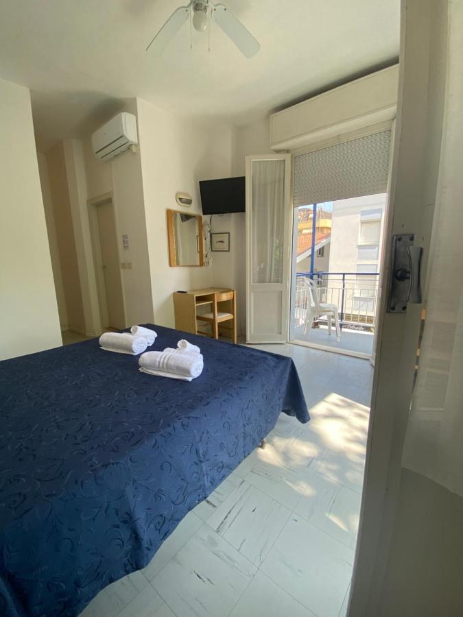 B&B Hotel Lucciola Cattolica Bagian luar foto