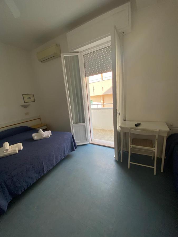 B&B Hotel Lucciola Cattolica Bagian luar foto