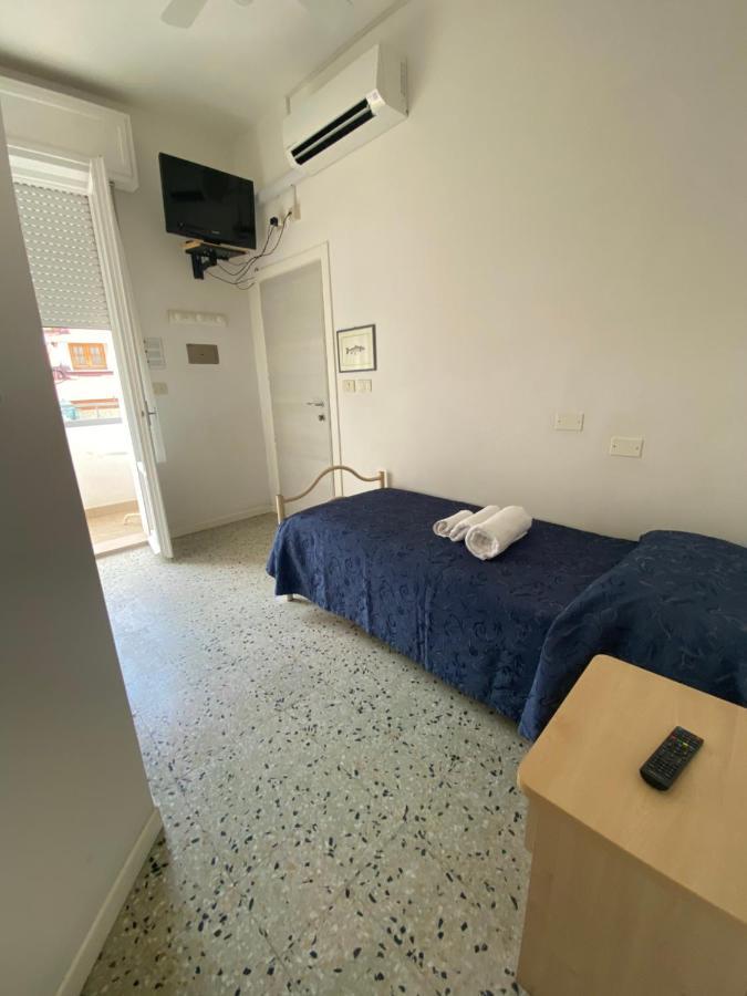 B&B Hotel Lucciola Cattolica Bagian luar foto